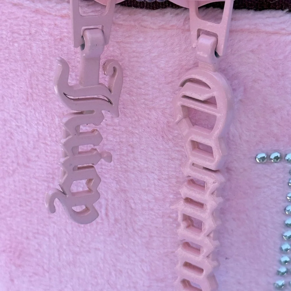Juicy Couture logo chic